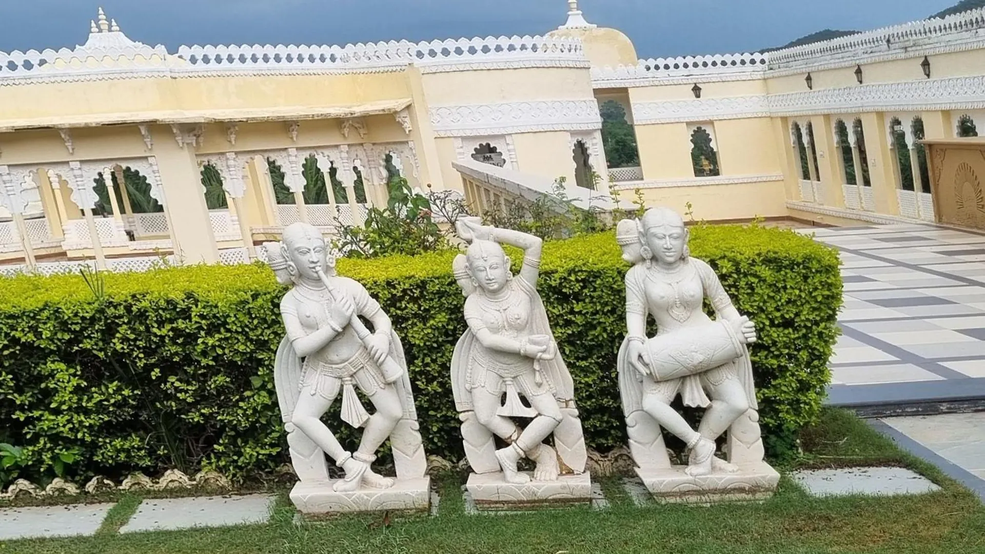 Hotel Labh Garh Palace Resort & Spa Udaipur